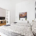 Elegant In Super Location شقة *
