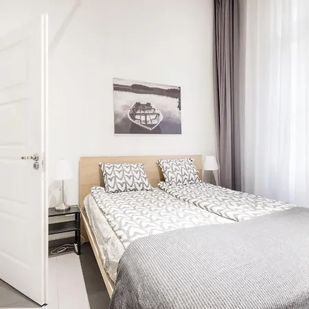 Elegant In Super Location Appartement Boedapest