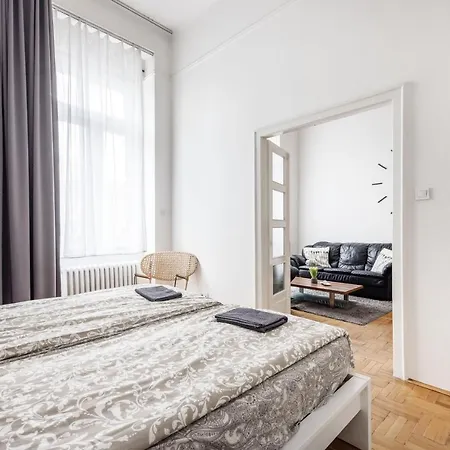 Elegant In Super Location Appartement Boedapest